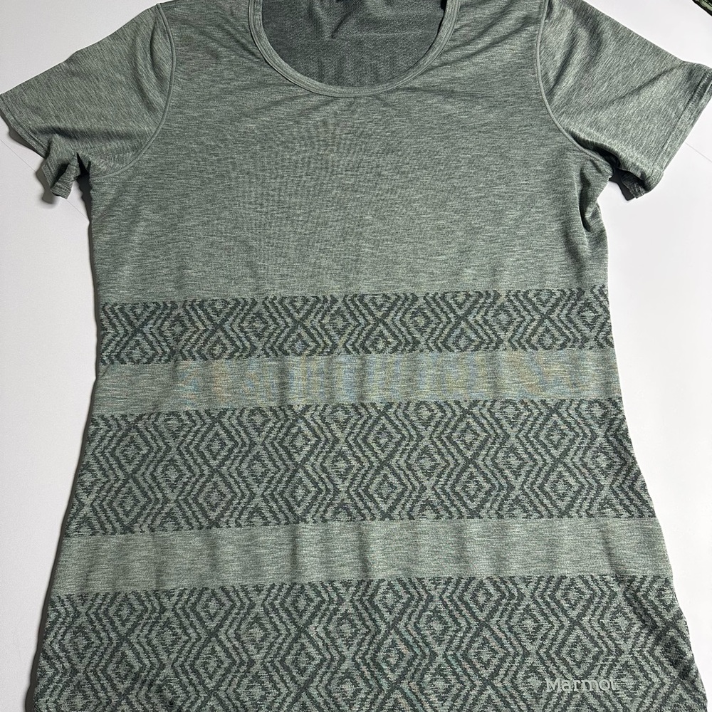 Marmot Quick Dry Fitted Graphic Tee size M Grey